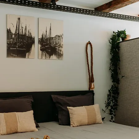 Bed And Breakfast Pakhuis Maassluis-2
